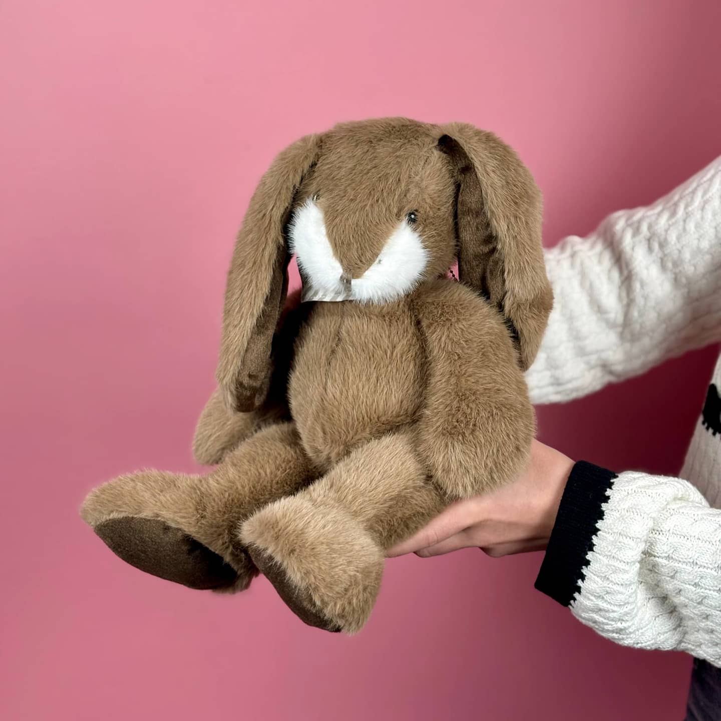 Игрушка мягконабивная ТМ "Relana" Зайчик бежевый в косынке, 26 см, в/п 26*28*26 см — фото 1