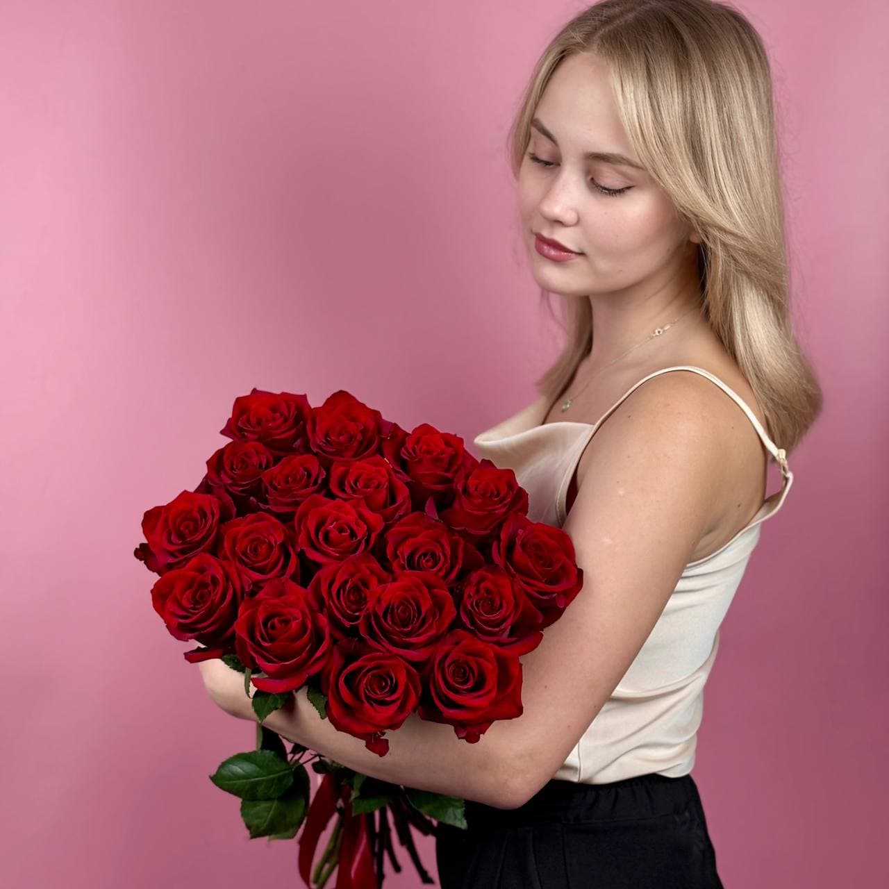 АКЦИЯ ! Красные розы, 19 шт. — миниатюра 2