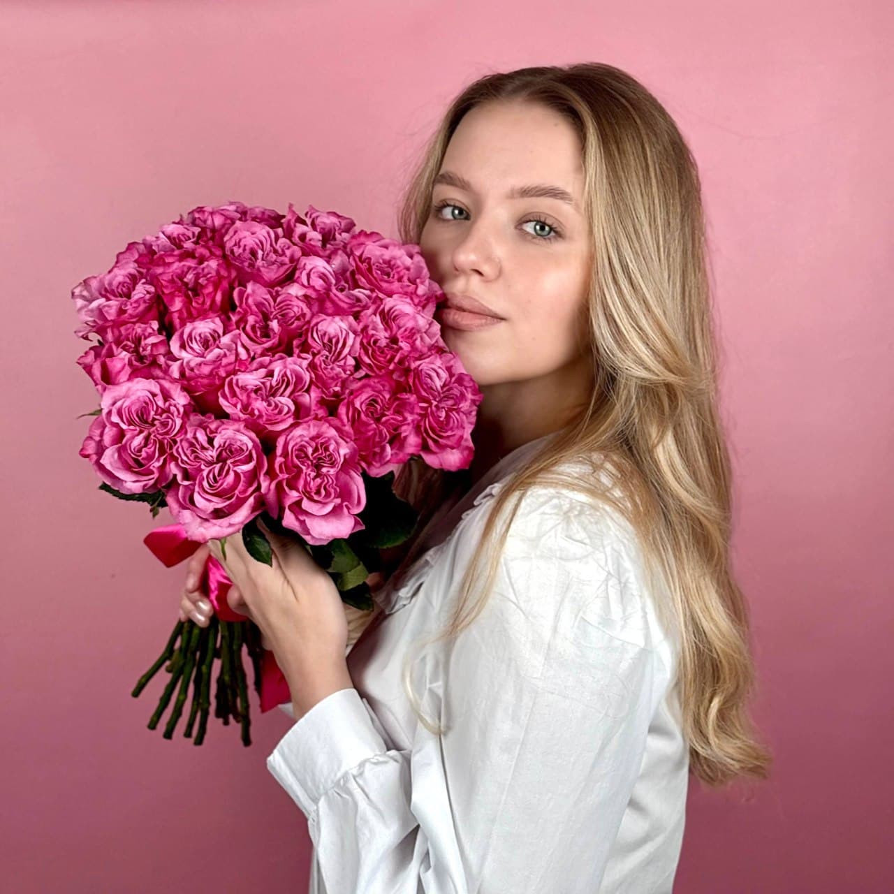 Пионовидные розовые розы, 19 шт — миниатюра 2
