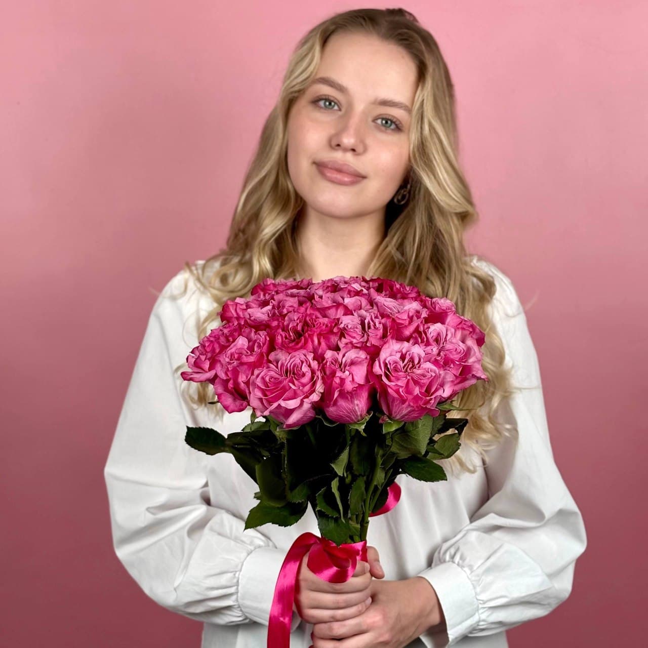 Пионовидные розовые розы, 19 шт — миниатюра 6