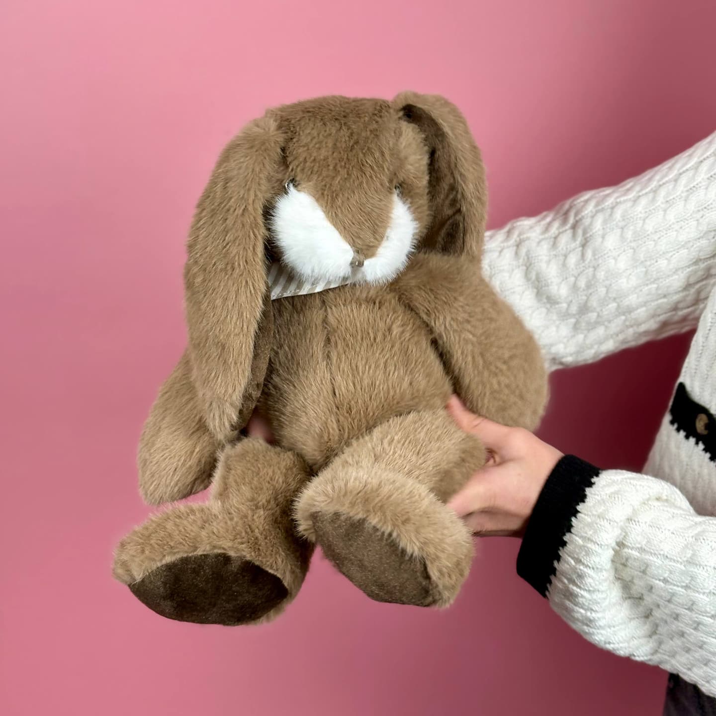 Игрушка мягконабивная ТМ "Relana" Зайчик бежевый в косынке, 26 см, в/п 26*28*26 см — миниатюра 3