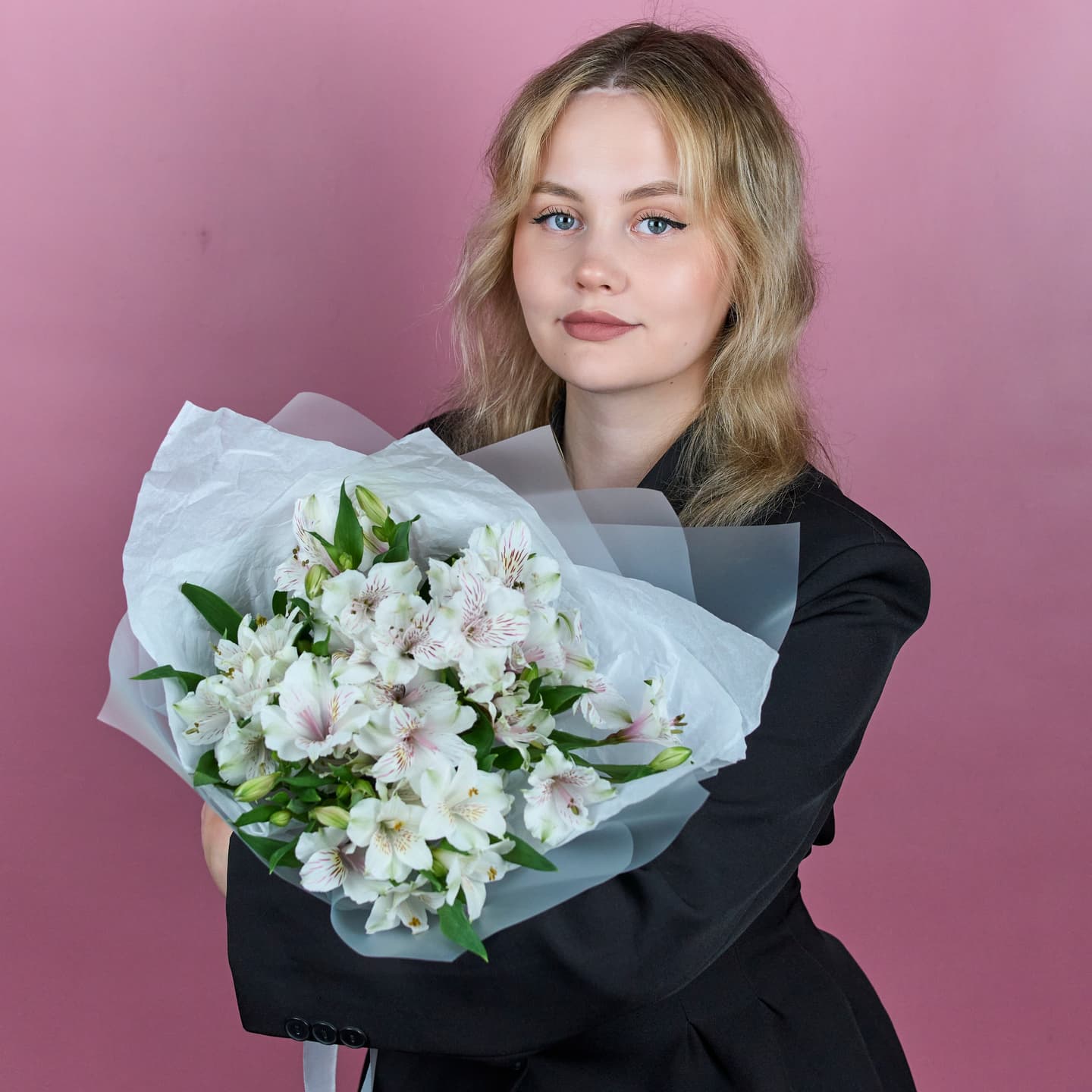 Альстромерии 7 шт. в упаковке — миниатюра 2