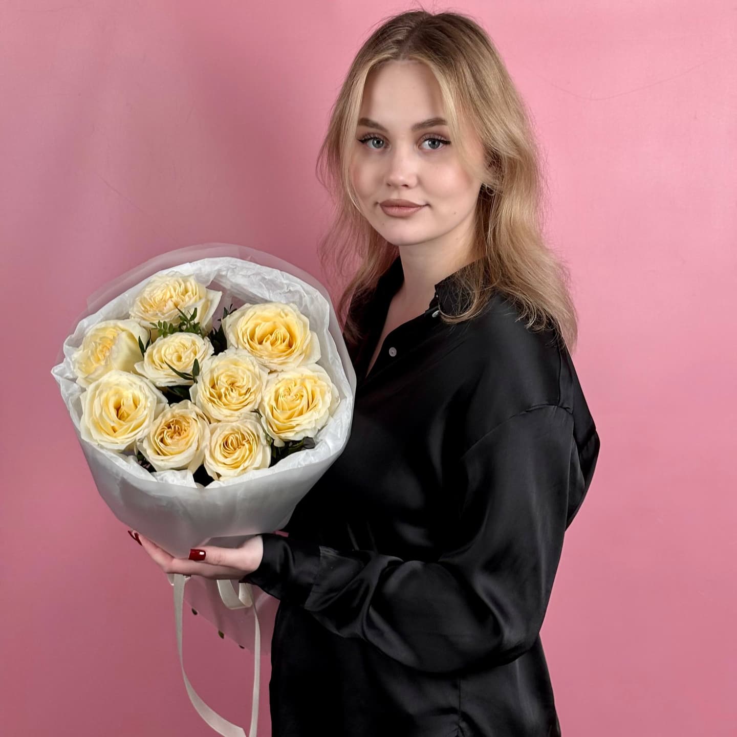 Розы Канделайт с зеленью 9 шт. в упаковке — миниатюра 5