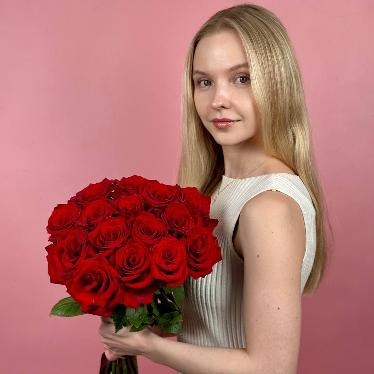 АКЦИЯ ! Красные розы, 15 шт. — миниатюра 4