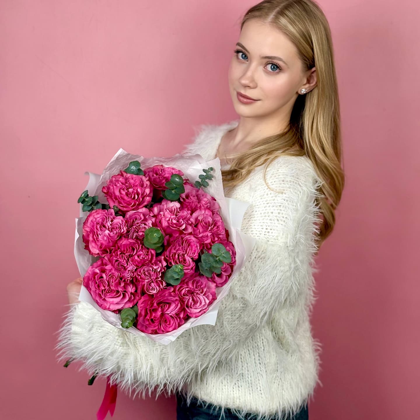 Пионовидные розы Кантри Блюз, 15 шт. в упаковке — миниатюра 2