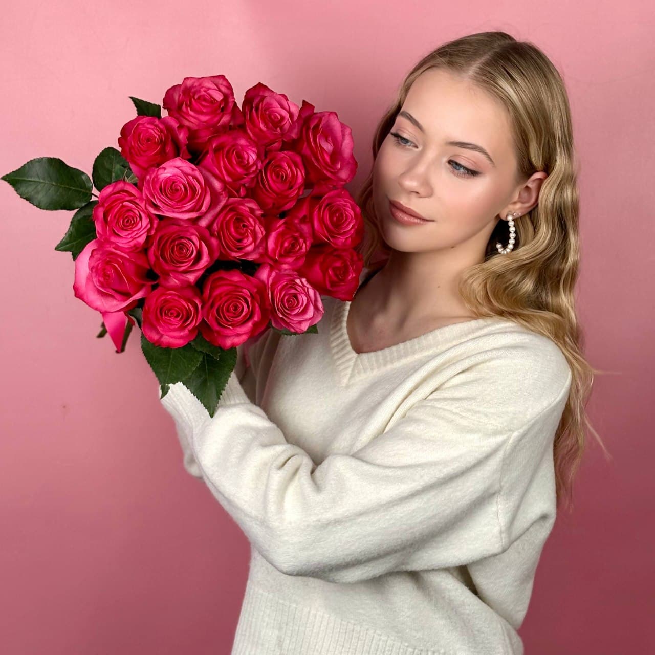 Ярко-розовые розы, 17 шт. — миниатюра 4
